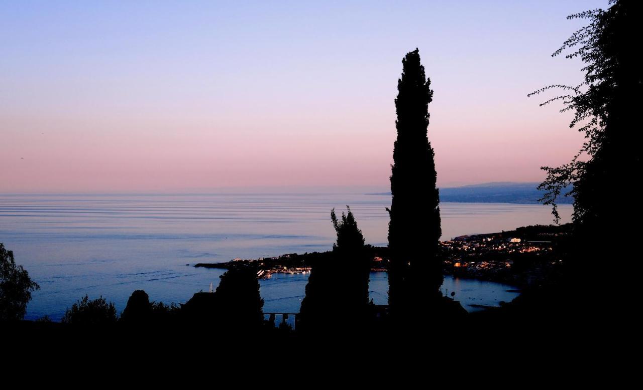 Riviera Ionica Aparthotel Santa Teresa Di Riva Eksteriør bilde
