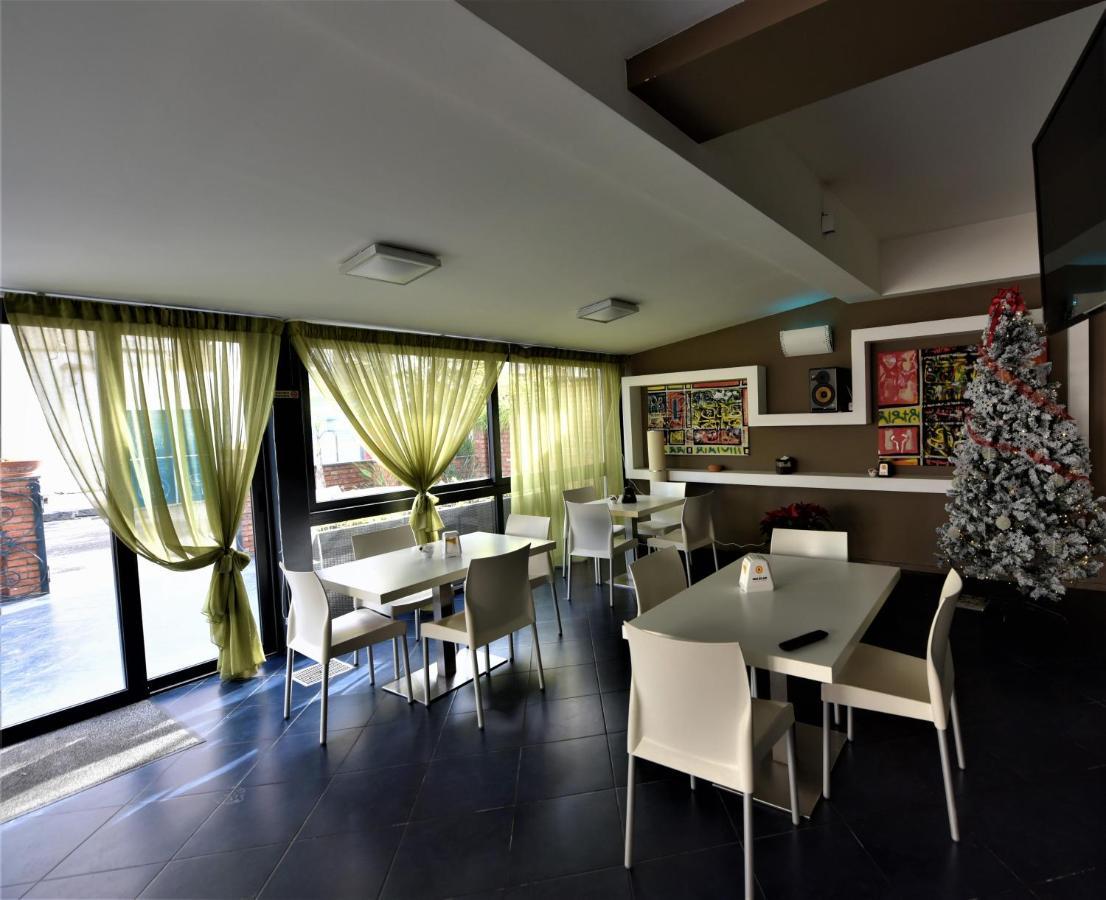 Riviera Ionica Aparthotel Santa Teresa Di Riva Eksteriør bilde
