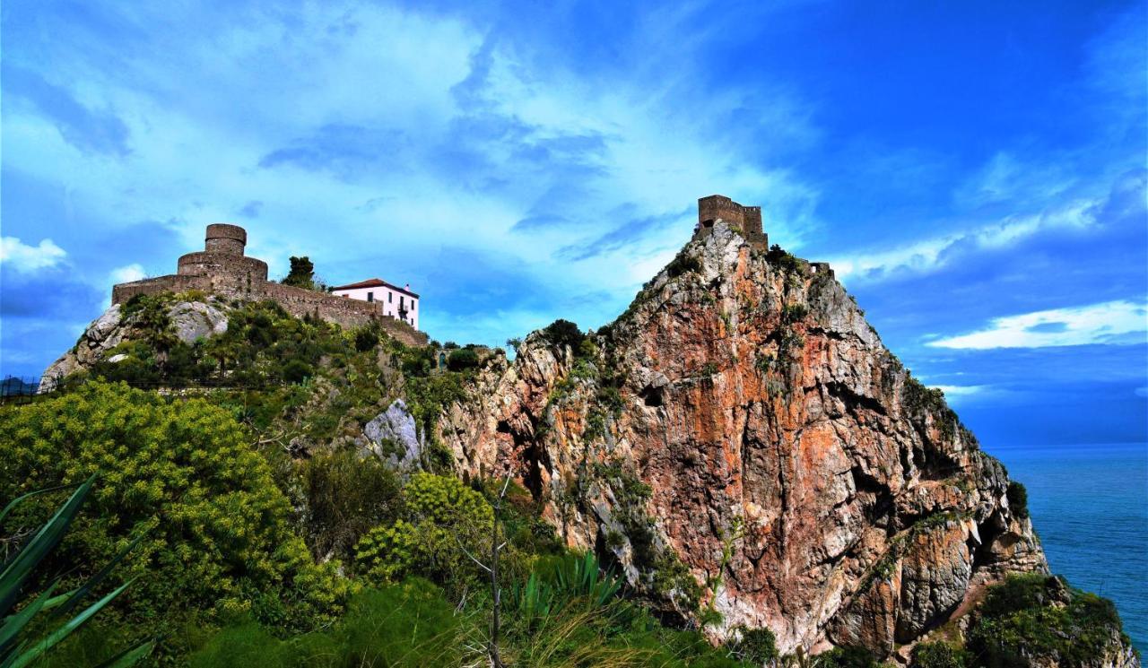 Riviera Ionica Aparthotel Santa Teresa Di Riva Eksteriør bilde