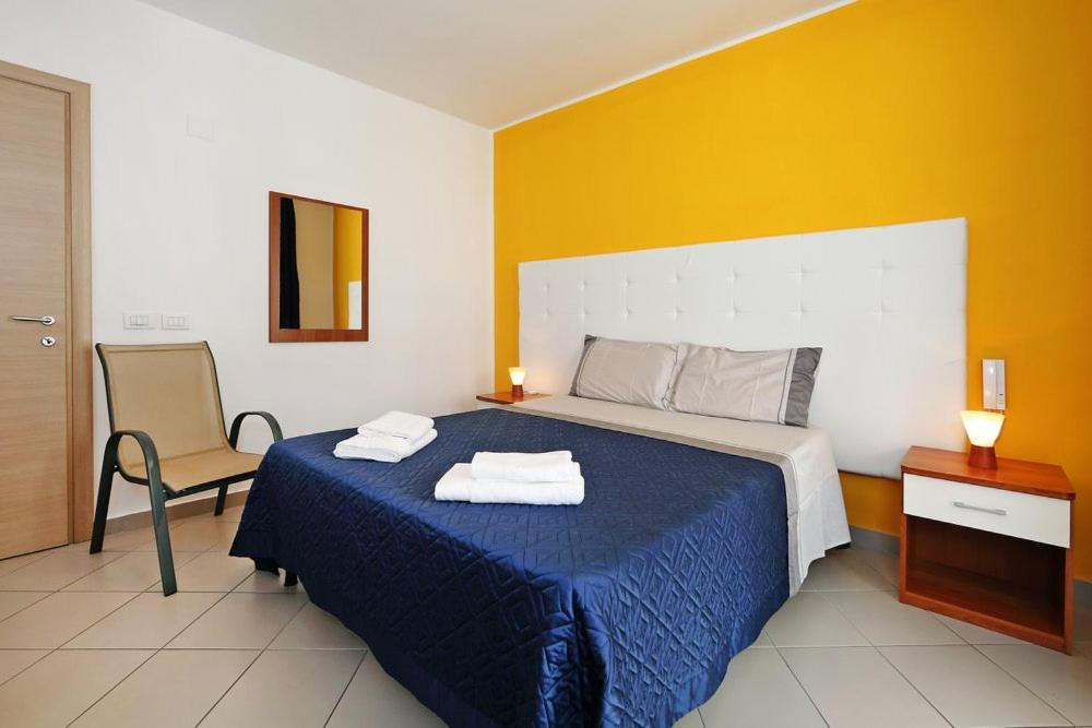 Riviera Ionica Aparthotel Santa Teresa Di Riva Eksteriør bilde