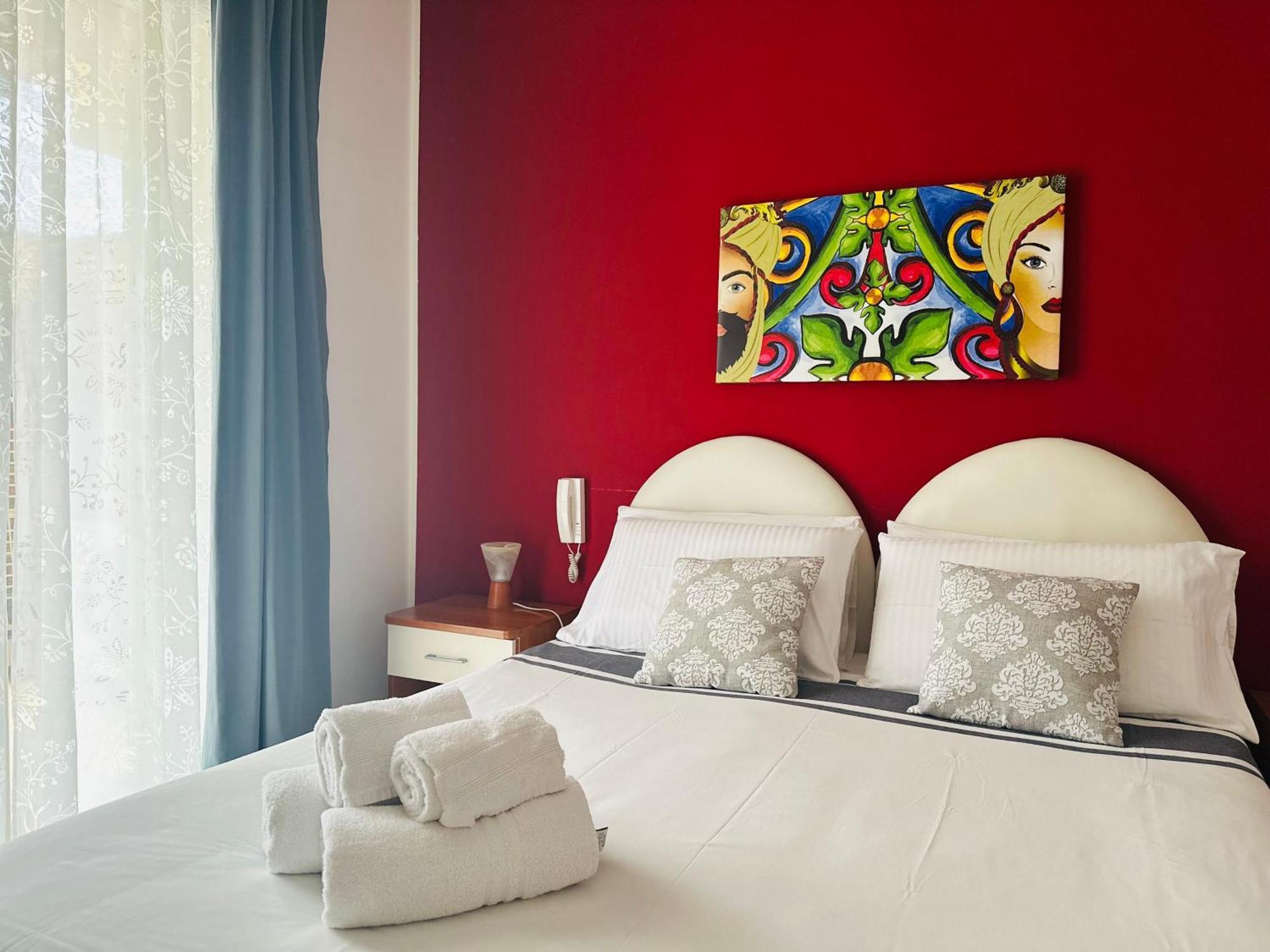 Riviera Ionica Aparthotel Santa Teresa Di Riva Eksteriør bilde