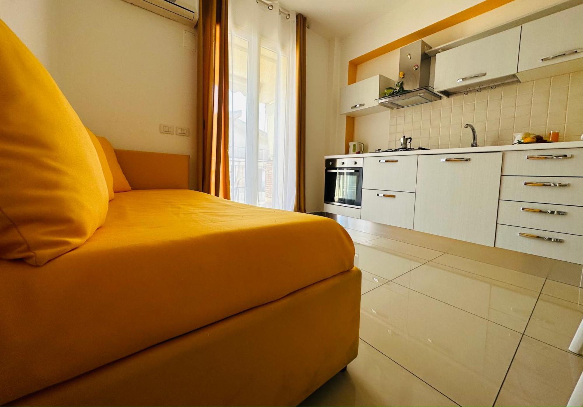 Riviera Ionica Aparthotel Santa Teresa Di Riva Eksteriør bilde