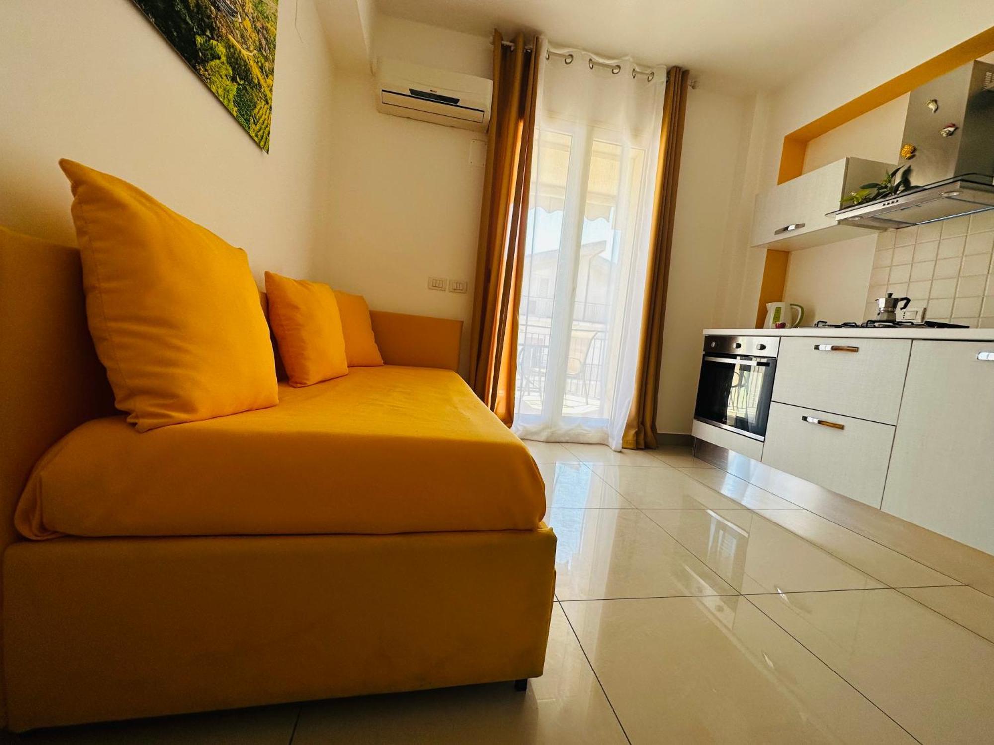 Riviera Ionica Aparthotel Santa Teresa Di Riva Eksteriør bilde