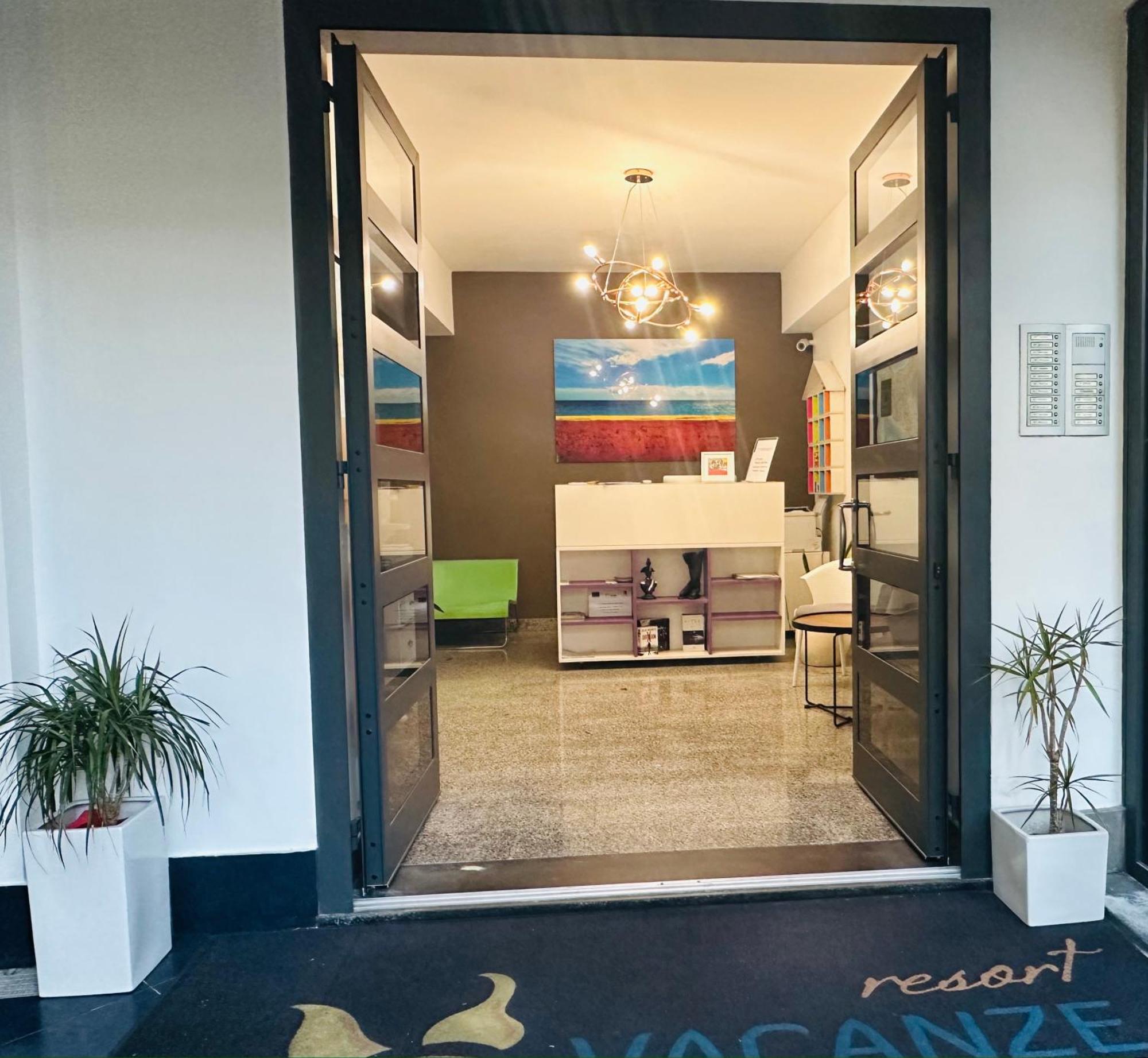 Riviera Ionica Aparthotel Santa Teresa Di Riva Eksteriør bilde
