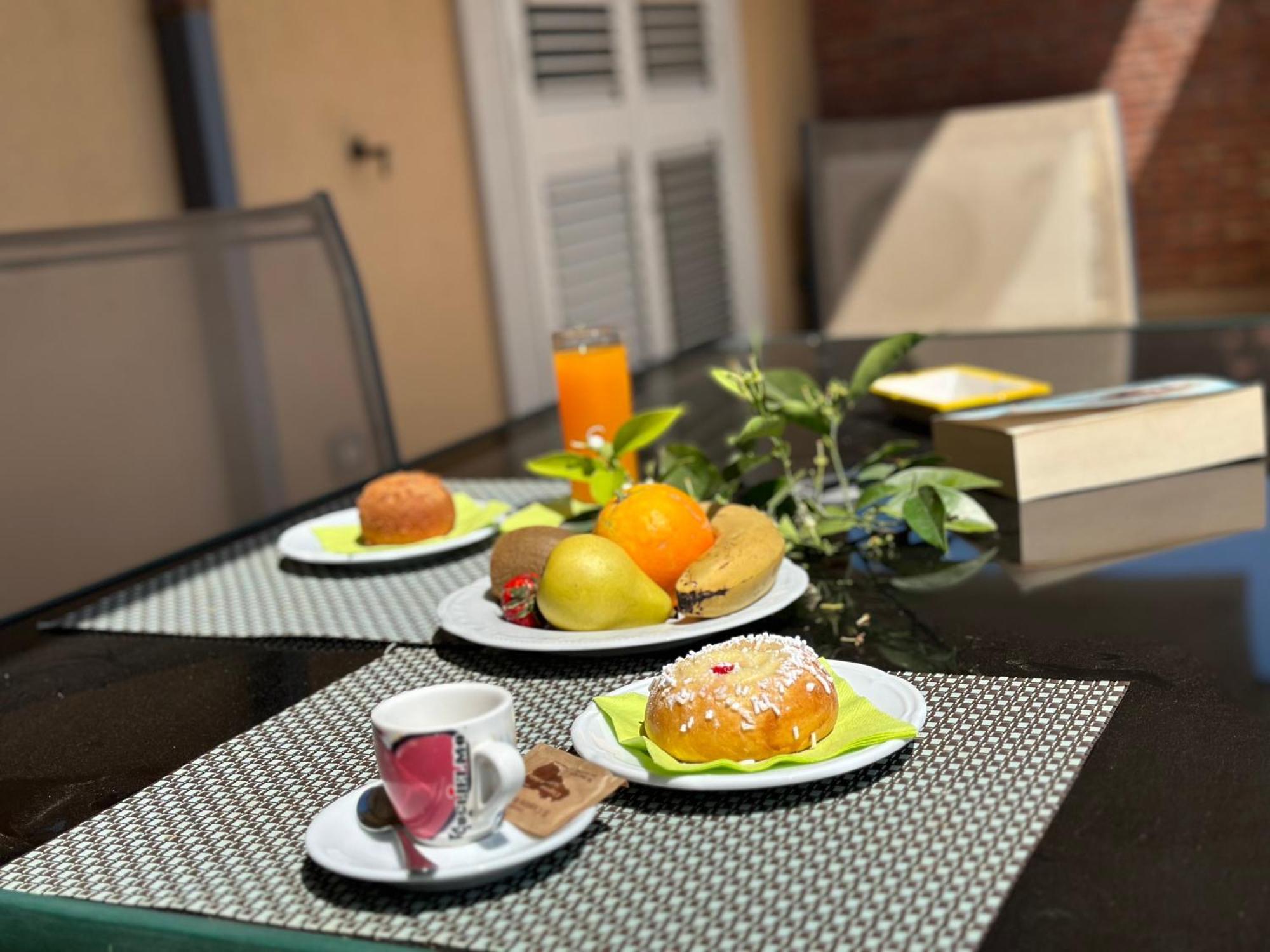 Riviera Ionica Aparthotel Santa Teresa Di Riva Eksteriør bilde
